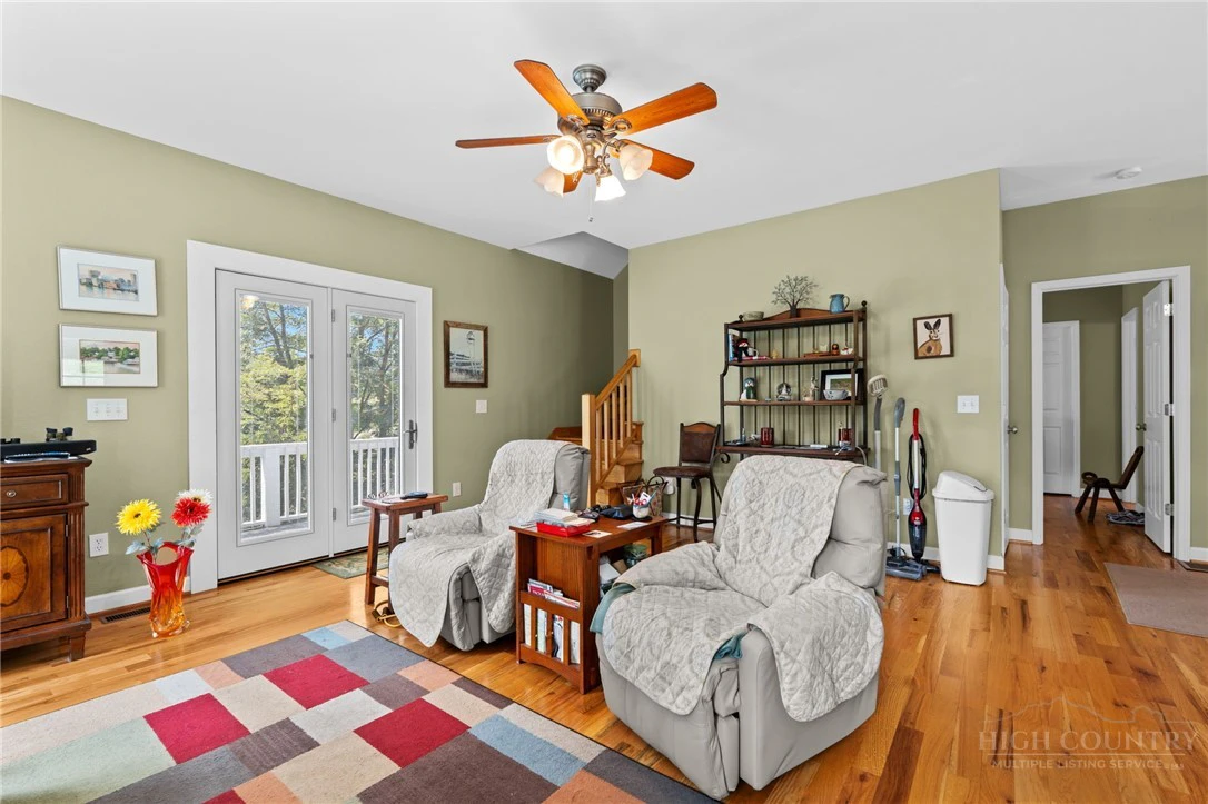 Image number 4 for the current listing