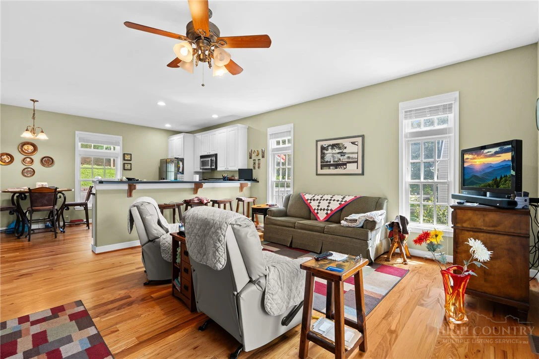 Image number 5 for the current listing