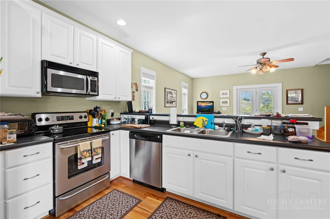 Image number 11 for the current listing