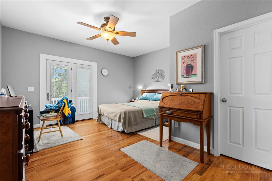 Image number 13 for the current listing