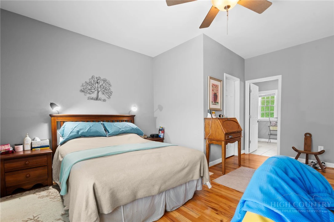 Image number 14 for the current listing