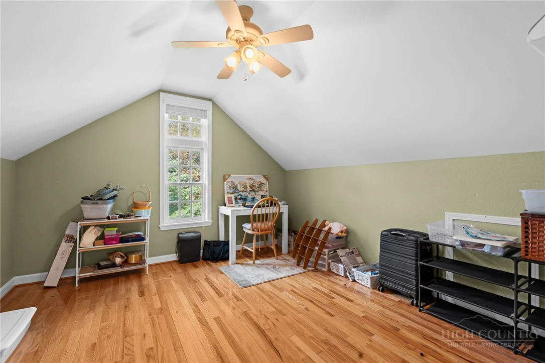 Image number 21 for the current listing