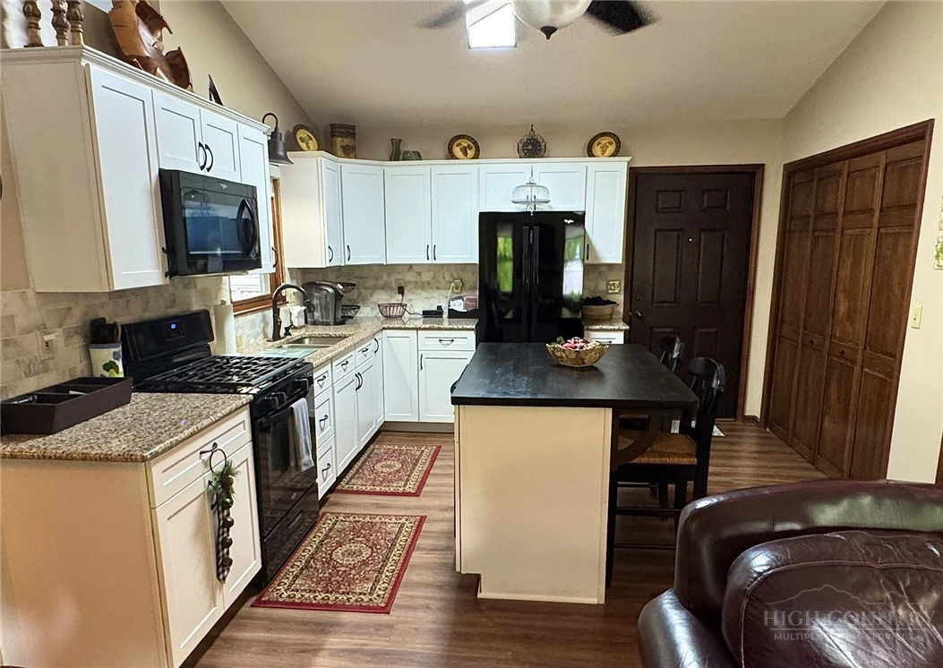 Image number 10 for the current listing