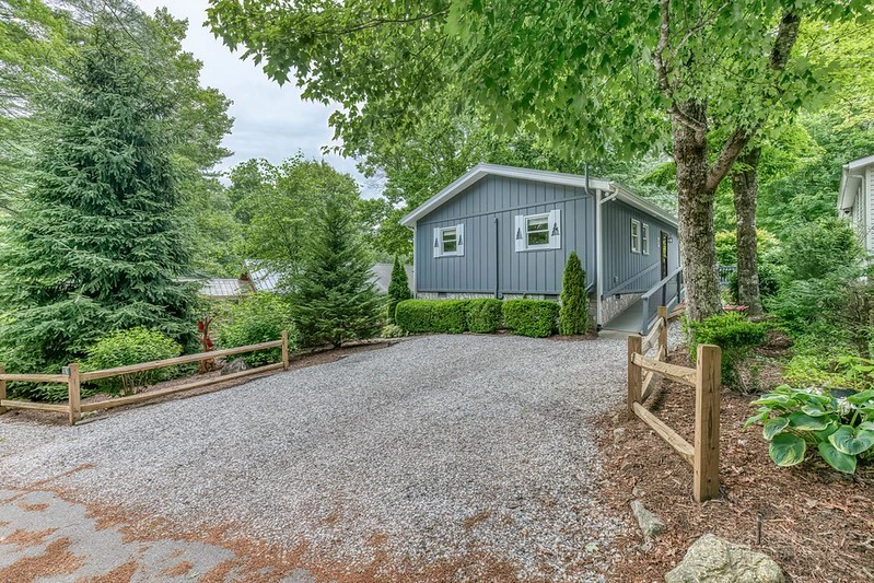 Image number 1 for the current listing