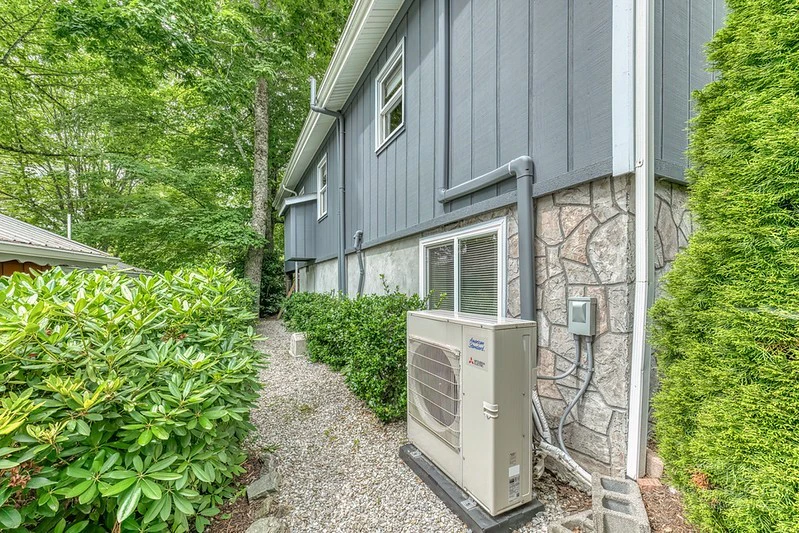 Image number 2 for the current listing