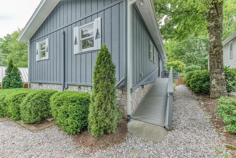 Image number 3 for the current listing