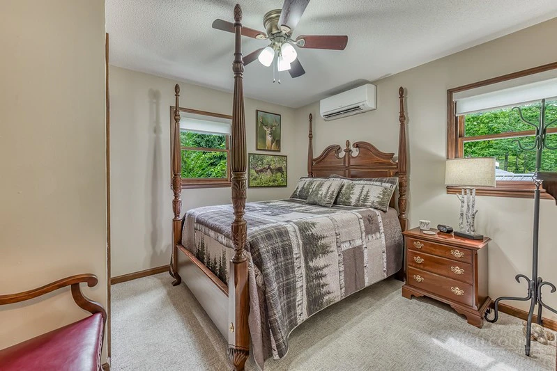 Image number 18 for the current listing