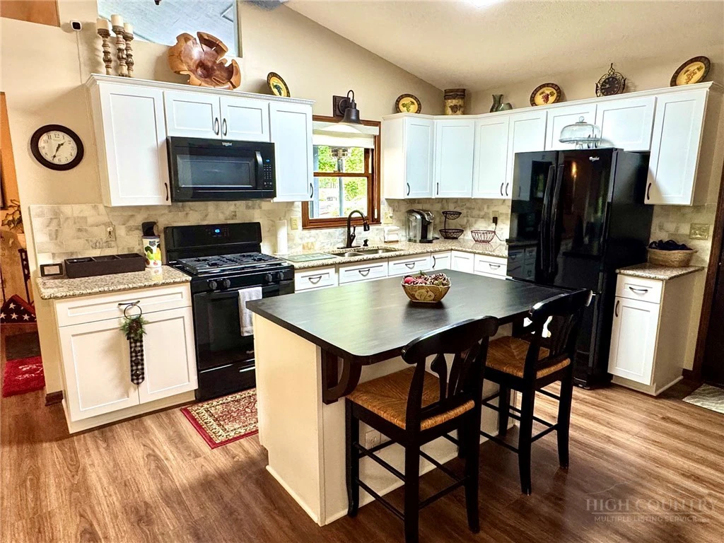 Image number 9 for the current listing