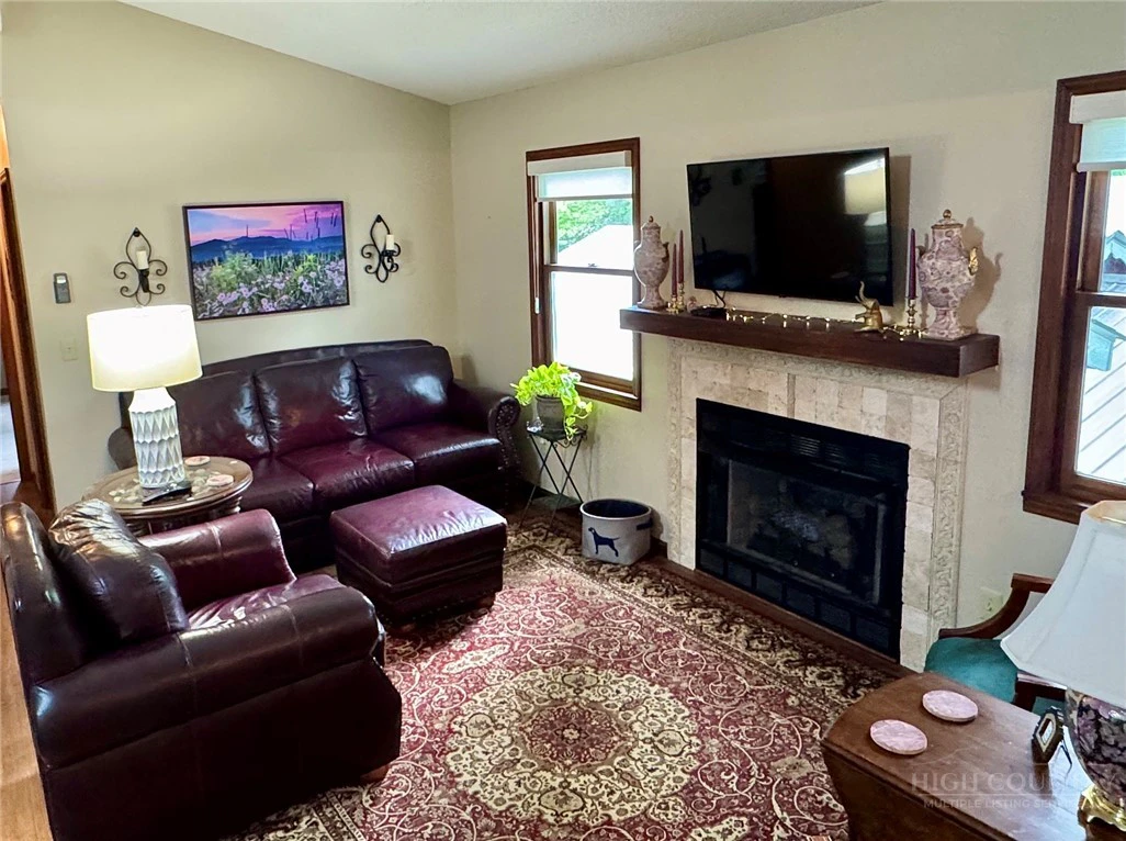 Image number 11 for the current listing