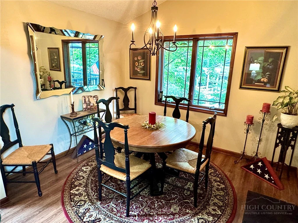 Image number 13 for the current listing