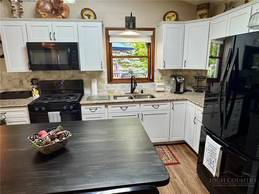 Image number 7 for the current listing