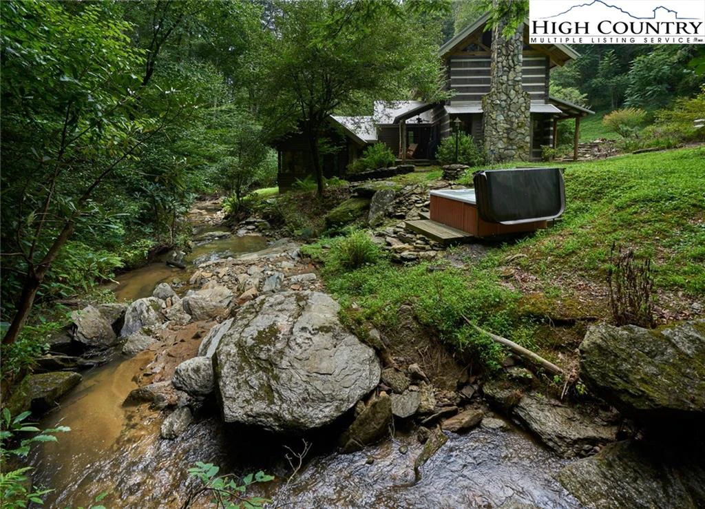 Image number 1 for the current listing