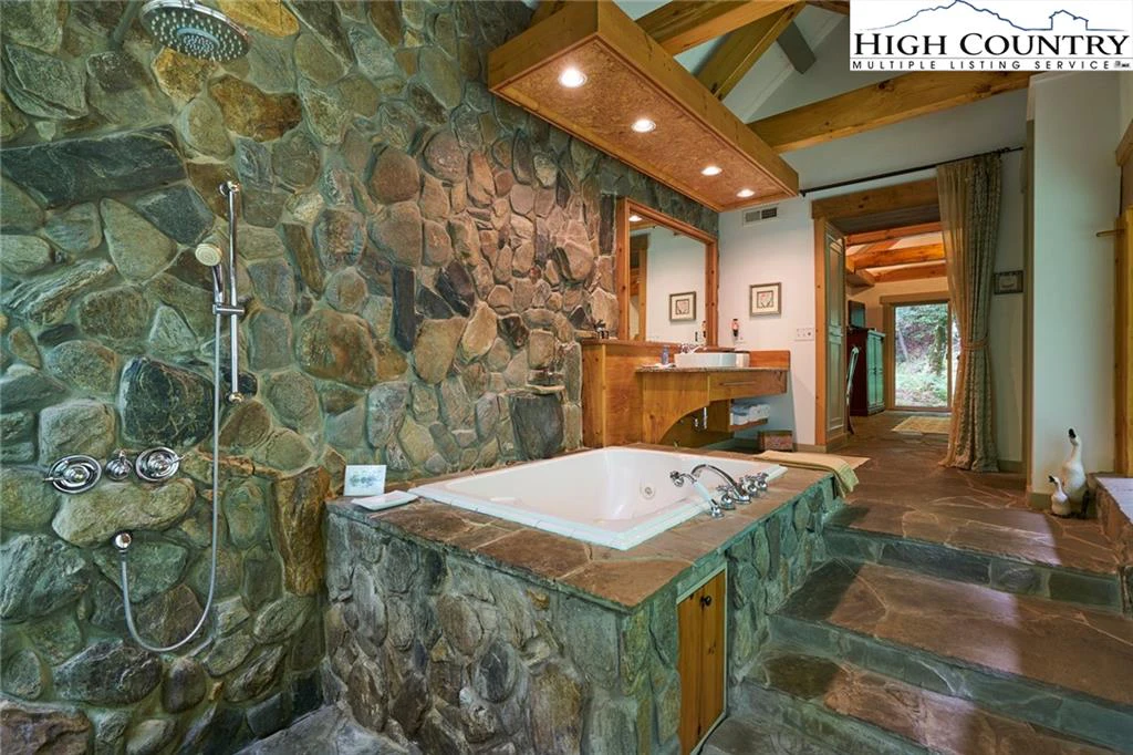 Image number 12 for the current listing