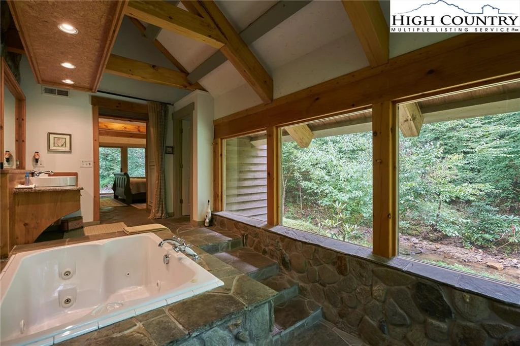 Image number 3 for the current listing