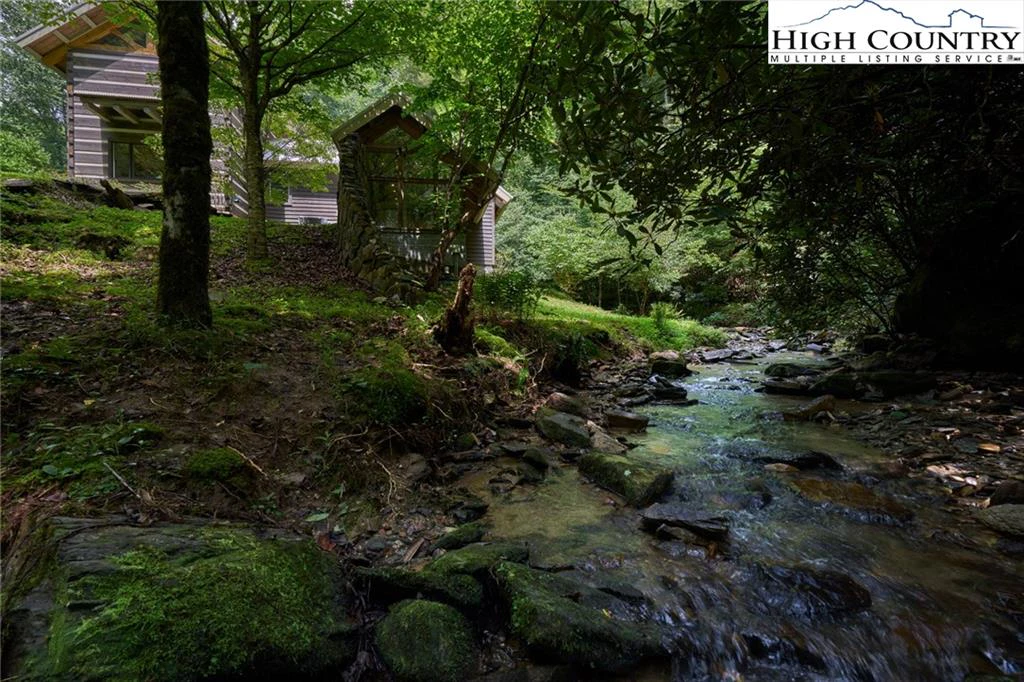 Image number 8 for the current listing