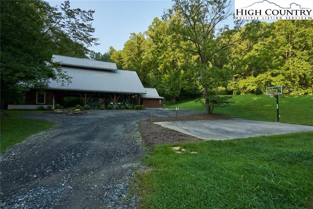 Image number 15 for the current listing