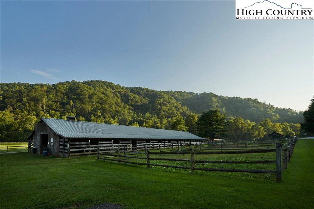 Image number 19 for the current listing
