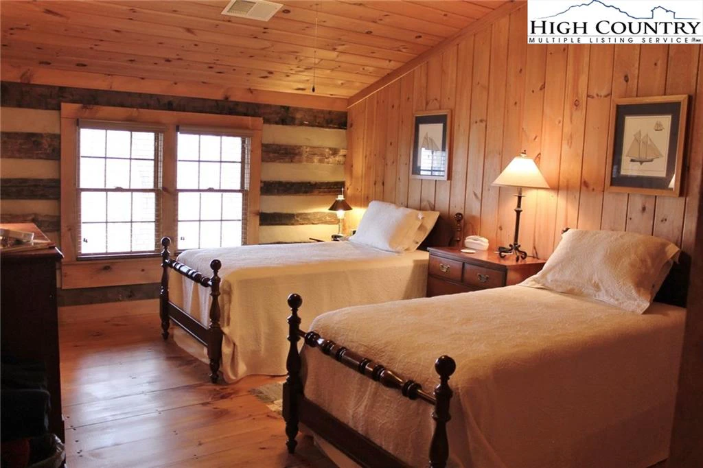 Image number 7 for the current listing