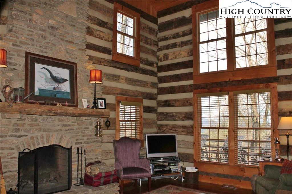 Image number 23 for the current listing