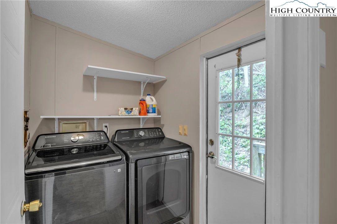 Image number 11 for the current listing