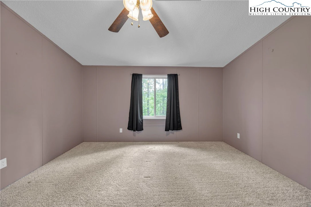 Image number 4 for the current listing