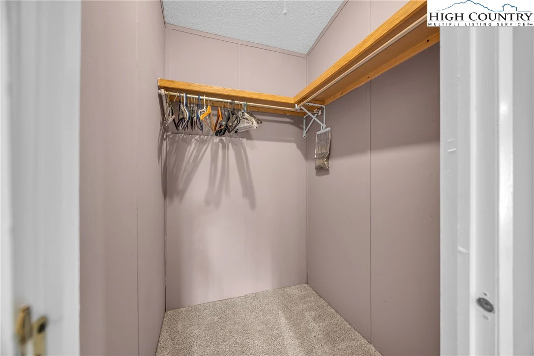 Image number 6 for the current listing
