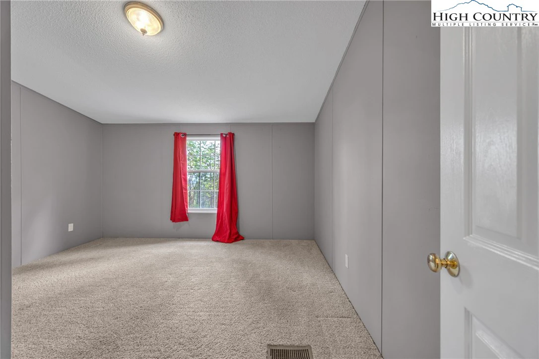 Image number 9 for the current listing