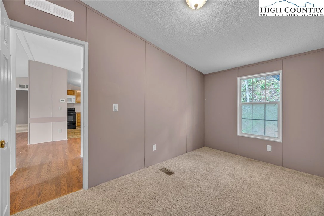 Image number 13 for the current listing