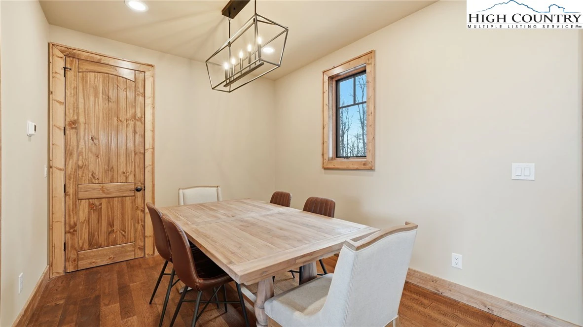 Image number 13 for the current listing