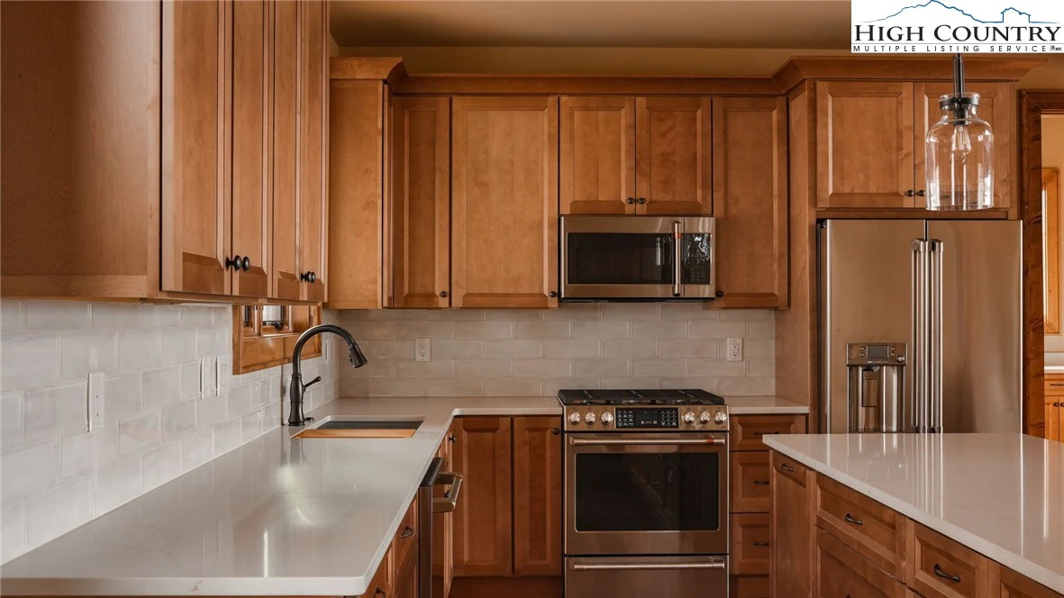 Image number 3 for the current listing