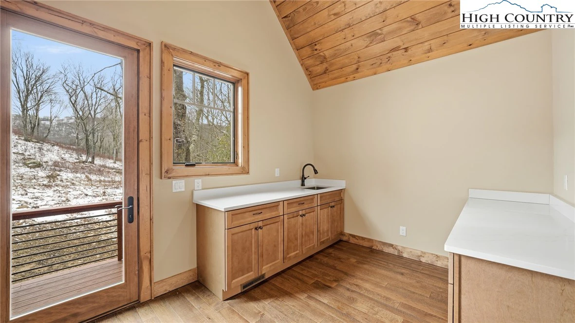 Image number 2 for the current listing