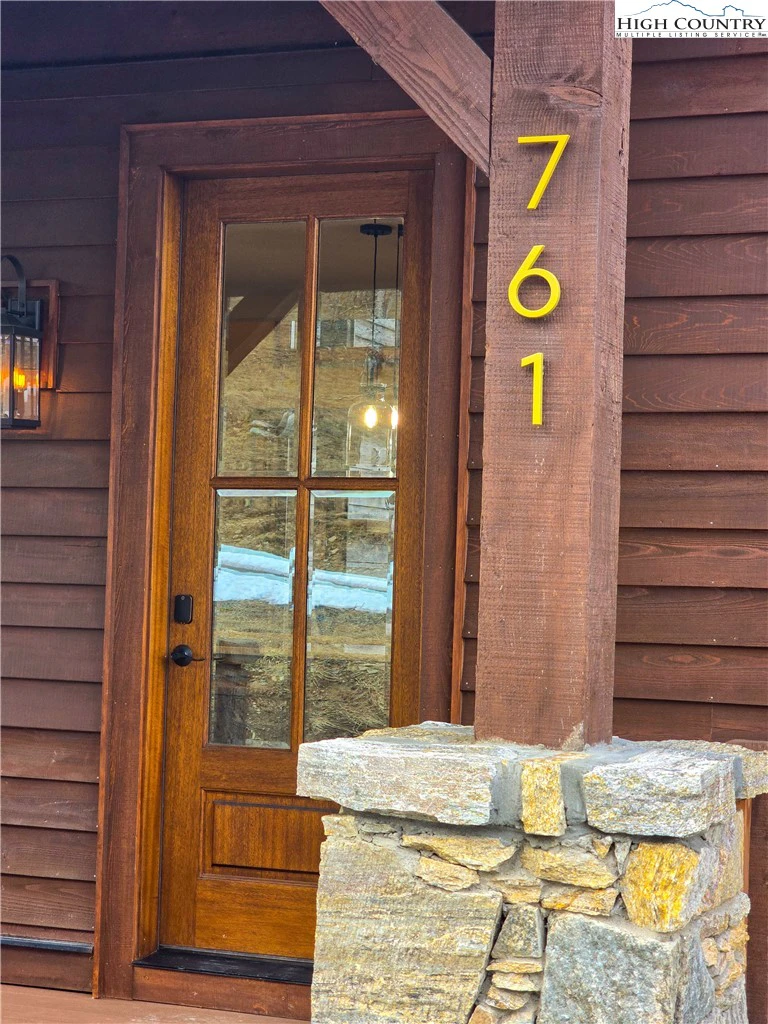 Image number 29 for the current listing