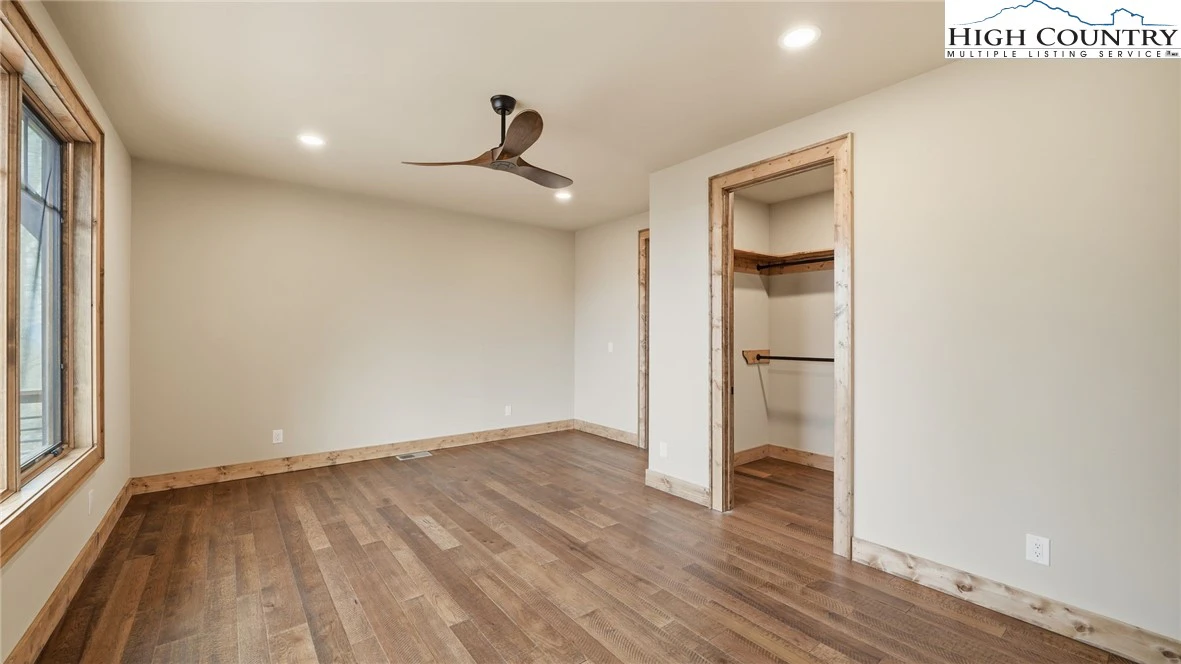 Image number 7 for the current listing