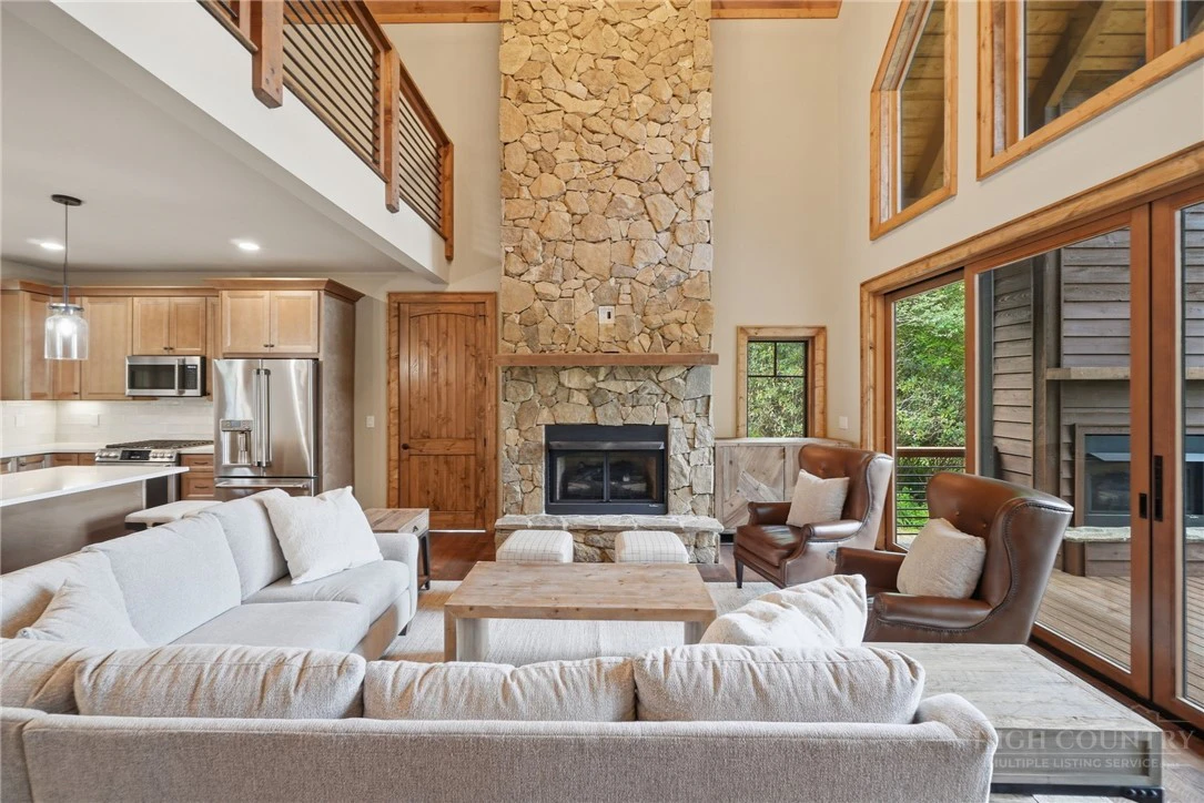 Image number 2 for the current listing