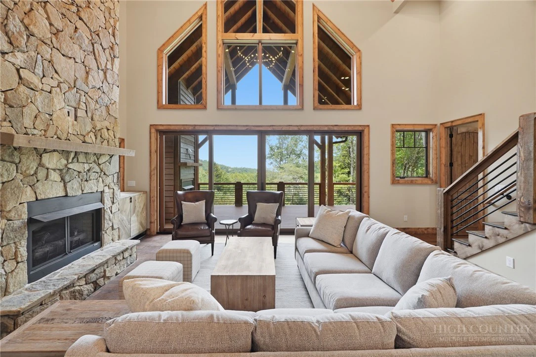 Image number 18 for the current listing