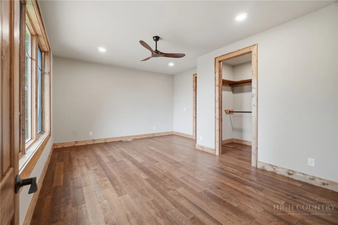 Image number 21 for the current listing
