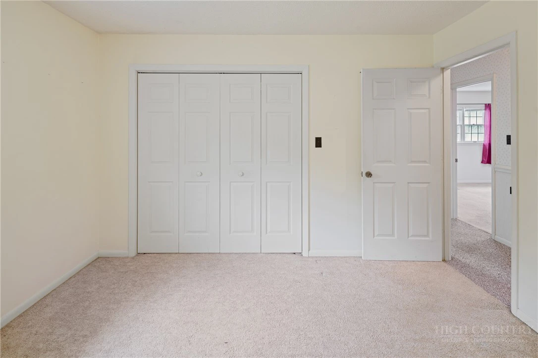 Image number 16 for the current listing