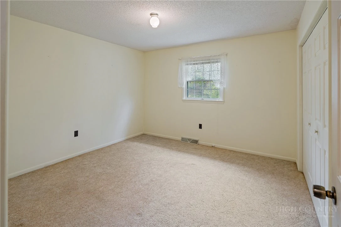 Image number 2 for the current listing