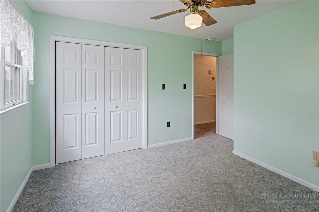 Image number 14 for the current listing