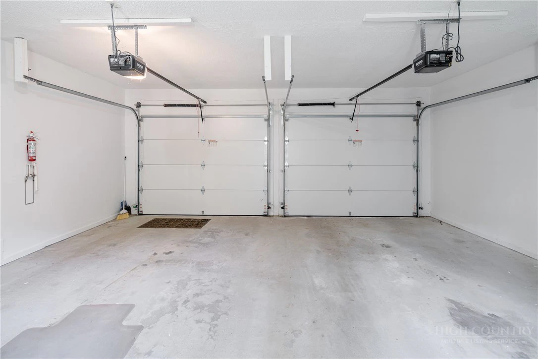 Image number 9 for the current listing