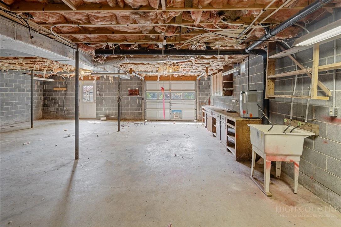 Image number 11 for the current listing