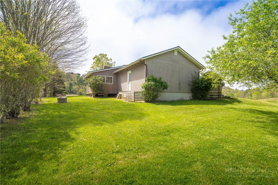 Image number 7 for the current listing
