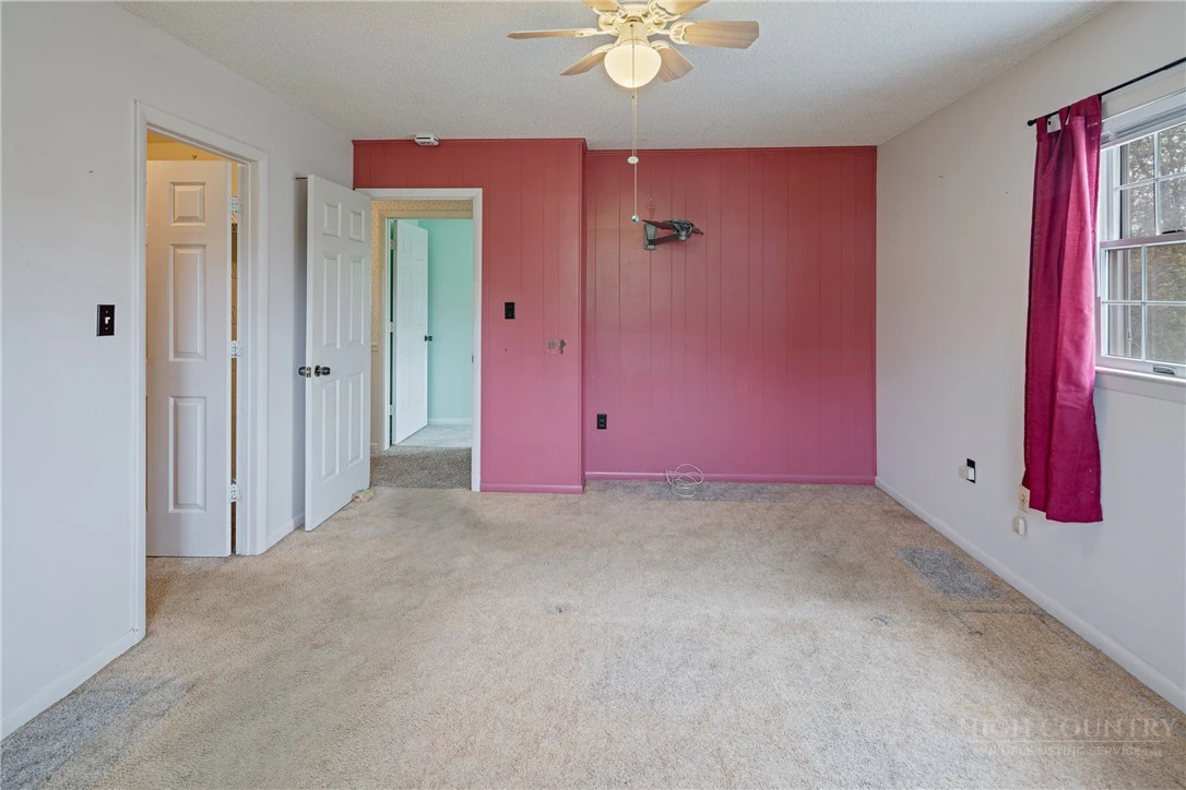 Image number 19 for the current listing