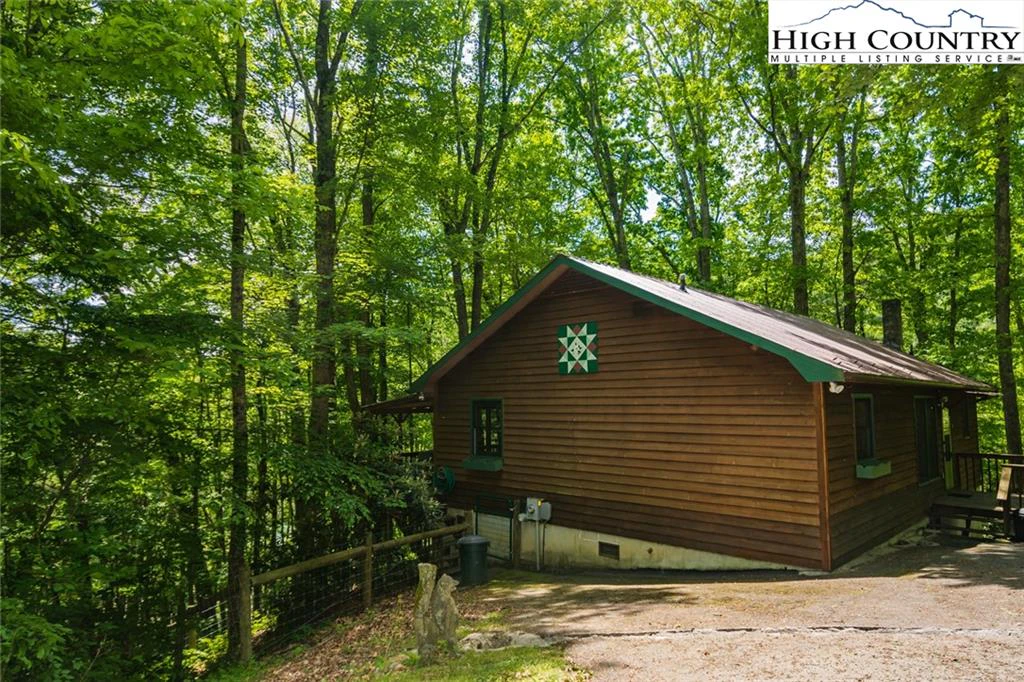 Image number 1 for the current listing