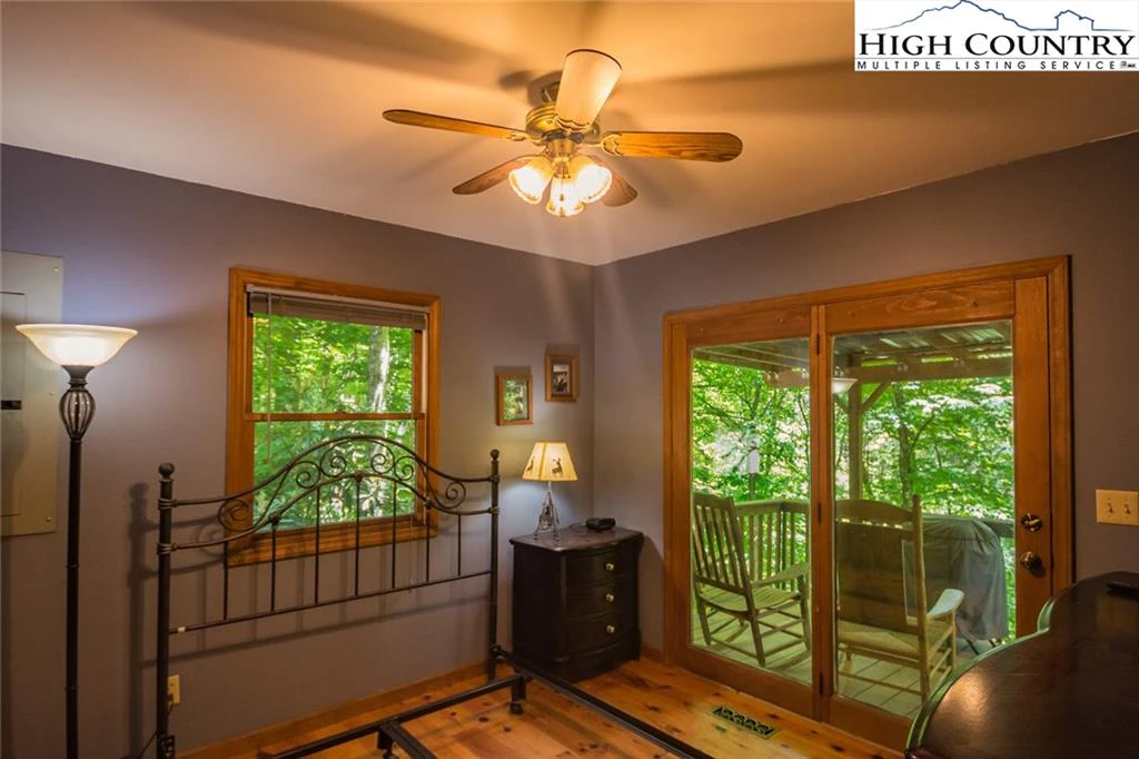 Image number 11 for the current listing