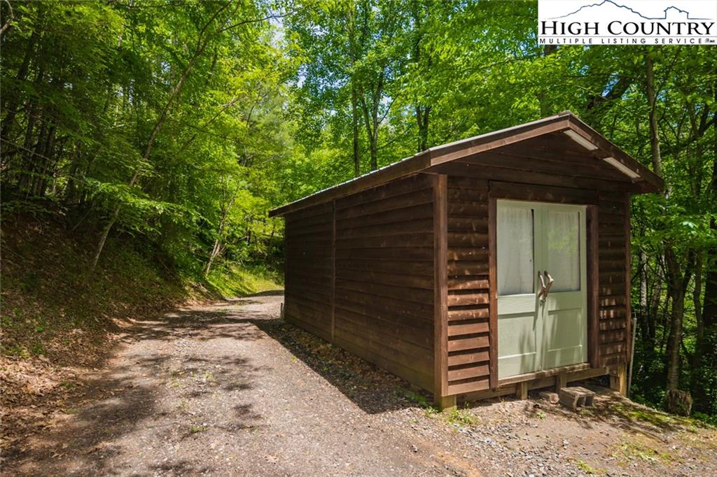 Image number 15 for the current listing