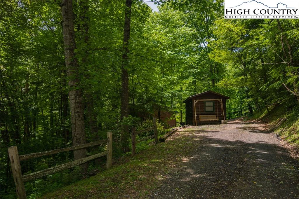 Image number 16 for the current listing