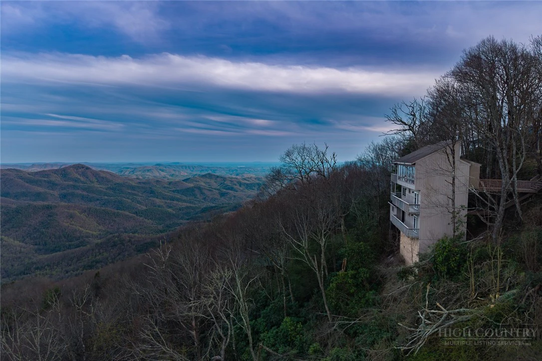 Image number 1 for the current listing