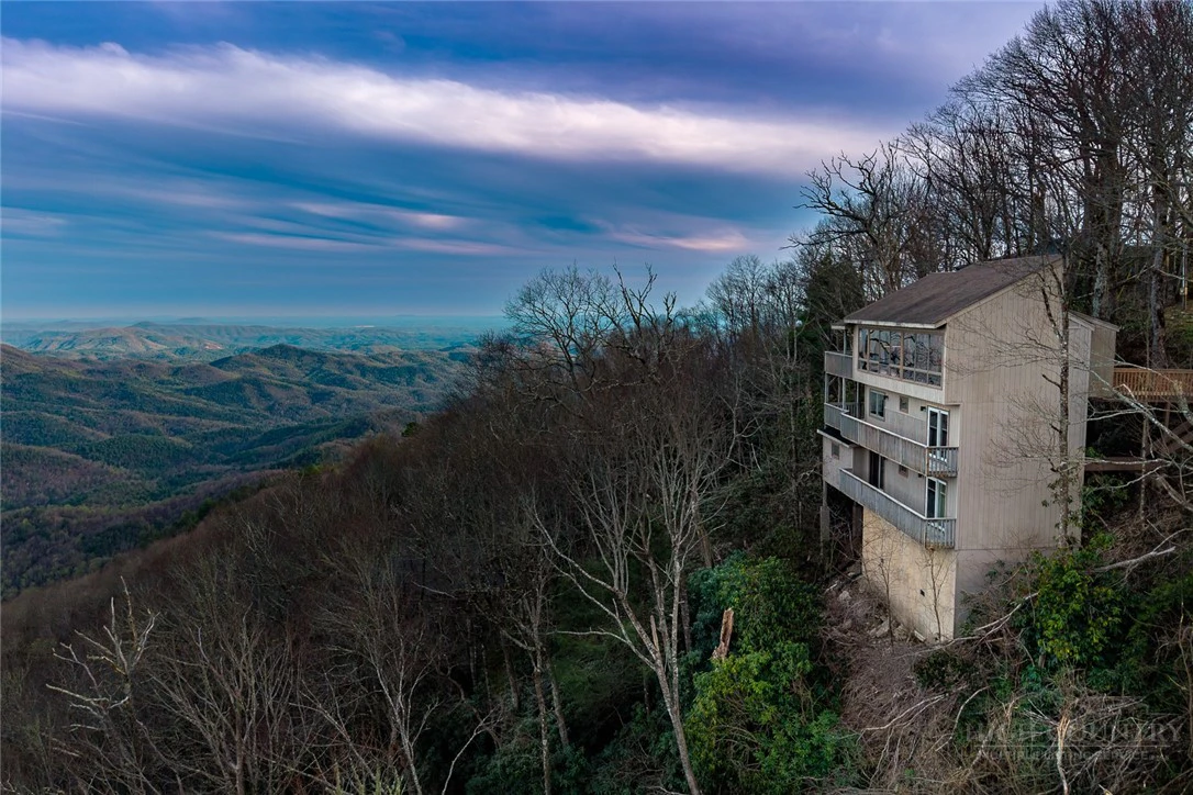 Image number 16 for the current listing