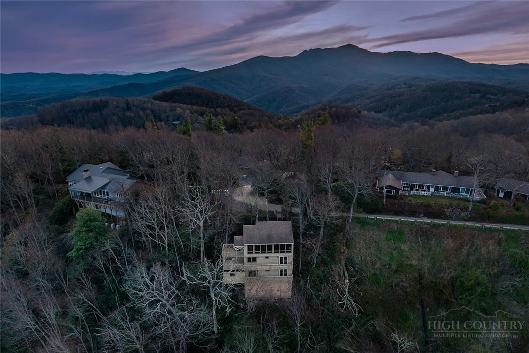Image number 19 for the current listing
